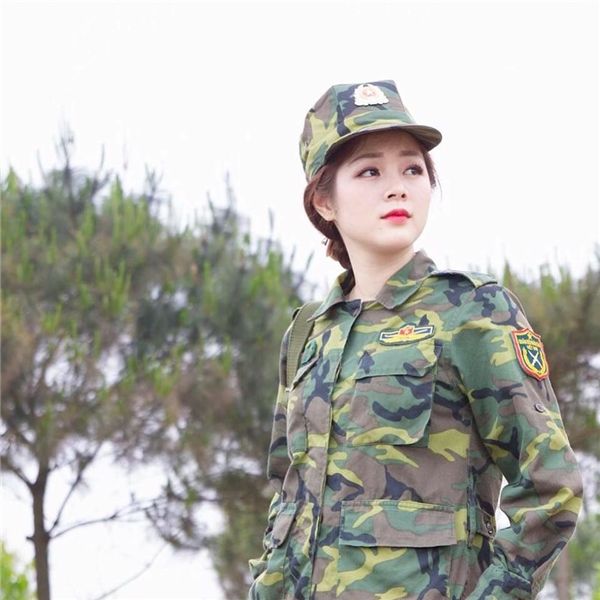 越国防频道女主持人成网红，被越网民称“闭月羞花”
